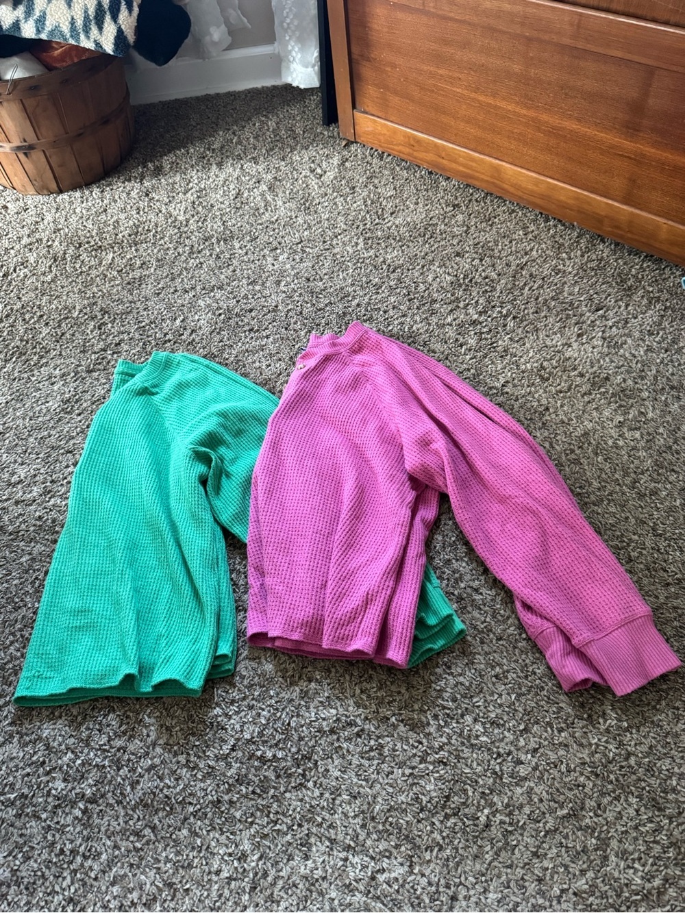 Old Navy Women's V-Neck Waffle Knit Sweaters in Green and Pink